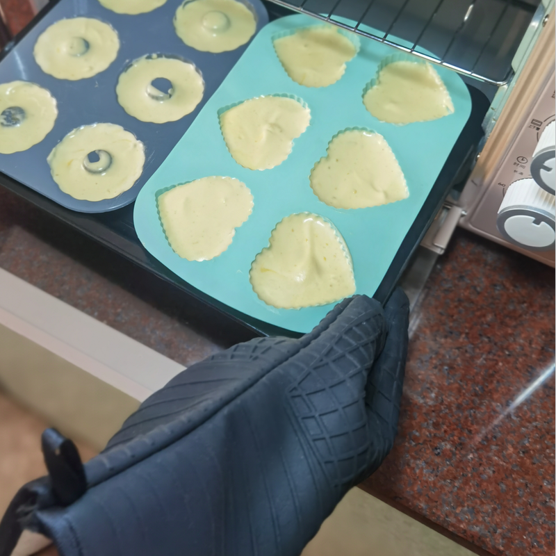 glove for baking